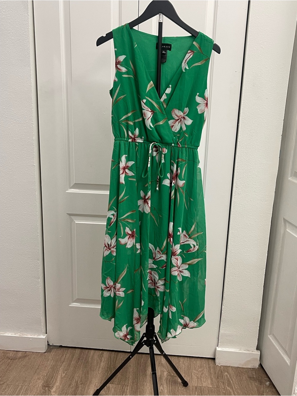 Green Floral V-Neck Sleeveless Midi Dress